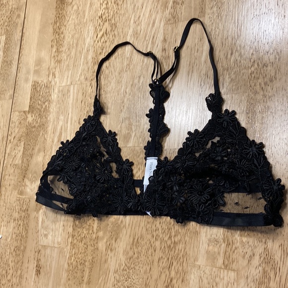 2 Lovely bras - Picture 3 of 16